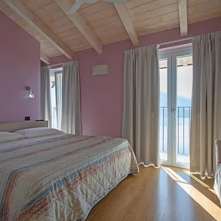 Cafelicita - View - Infinity Pool - Jacuzzi アパートホテル グラヴェドーナ