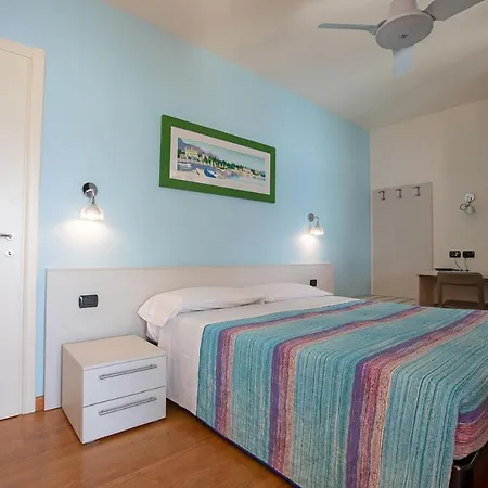 Cafelicita - View - Infinity Pool - Jacuzzi アパートホテル グラヴェドーナ