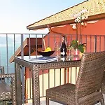 מלון דירות Cafelicita - View - Infinity Pool - Jacuzzi 4*