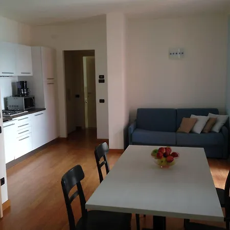 Cafelicita - View - Infinity Pool - Jacuzzi Aparthotel Gravedona