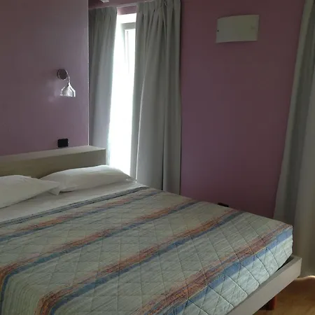 Aparthotel Cafelicita - View - Infinity Pool - Jacuzzi Gravedona