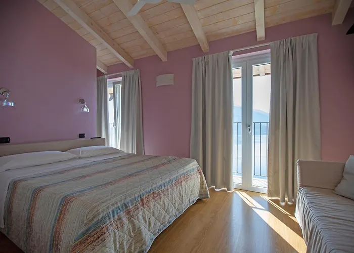 Cafelicita - View - Infinity Pool - Jacuzzi Lägenhetshotell Gravedona